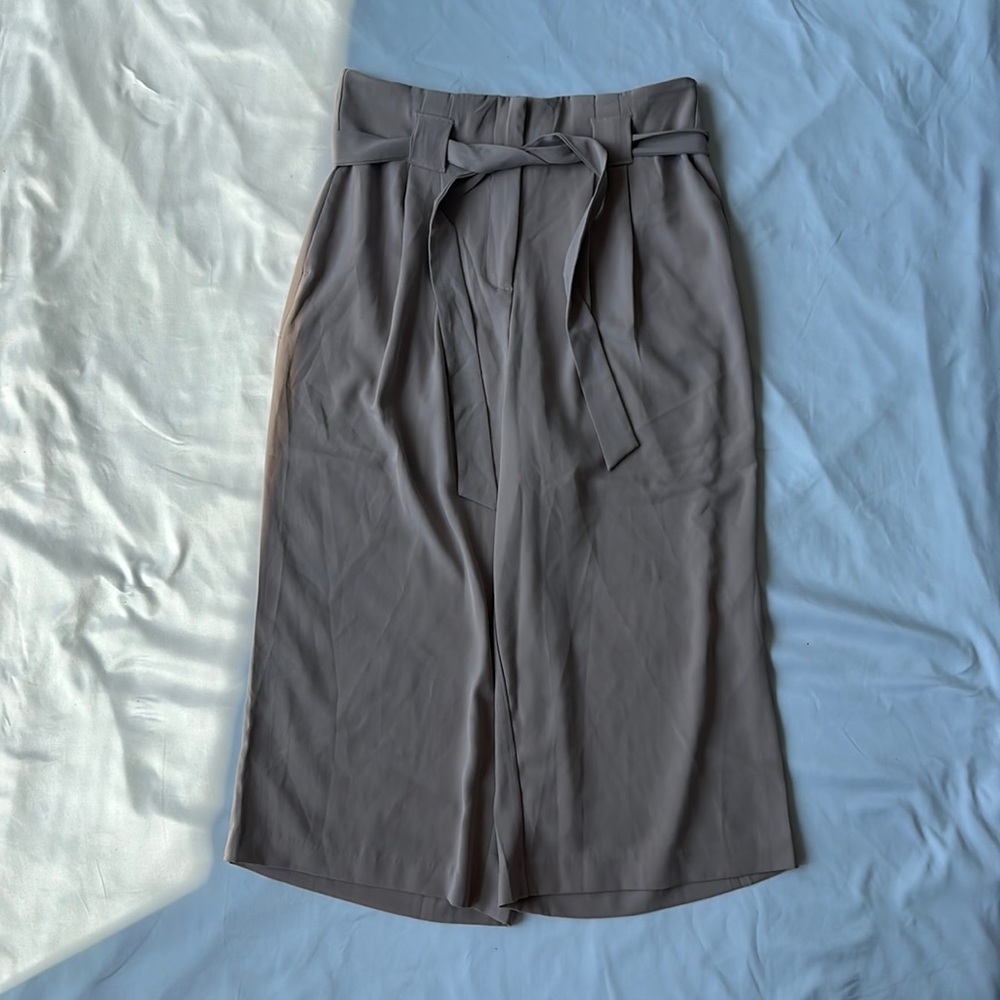 Pink capri dress pants - M